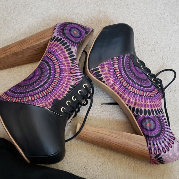 Shoes - Picture 5 of 6